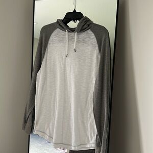 Express: Men’s Size Large, White/Grey Pullover